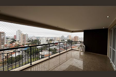 Apartamento para alugar com 163m², 3 quartos e 3 vagas Apartamento para alugar com 163m², 3 quartos e 3 vagasVaranda