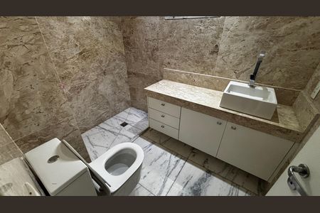 Apartamento para alugar com 163m², 3 quartos e 3 vagas Apartamento para alugar com 163m², 3 quartos e 3 vagasBanheiro da Suíte 1