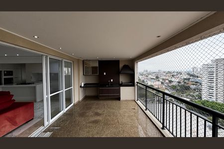Apartamento para alugar com 163m², 3 quartos e 3 vagas Apartamento para alugar com 163m², 3 quartos e 3 vagasVaranda