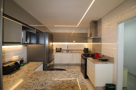 Casa de condomínio para alugar com 289m², 4 quartos e 4 vagasCozinha