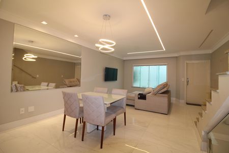 Sala de casa de condomínio para alugar com 4 quartos, 289m² em Jardim São Paulo, São Paulo