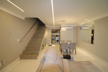 Casa de condomínio para alugar com 289m², 4 quartos e 4 vagasSala