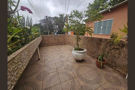 Casa à venda com 97m², 2 quartos e 1 vaga