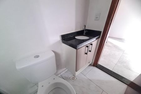 Apartamento à venda com 45m², 2 quartos e sem vaga Apartamento à venda com 45m², 2 quartos e sem vagaBanheiro