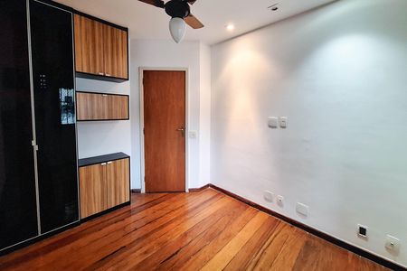 Apartamento à venda com 186m², 4 quartos e 2 vagas Apartamento à venda com 186m², 4 quartos e 2 vagasQuarto 1