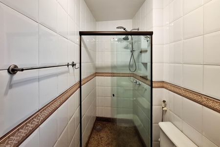 Apartamento à venda com 186m², 4 quartos e 2 vagas Apartamento à venda com 186m², 4 quartos e 2 vagasBanheiro da Suíte 1