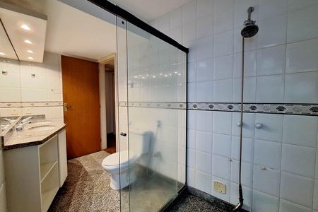 Apartamento à venda com 186m², 4 quartos e 2 vagas Apartamento à venda com 186m², 4 quartos e 2 vagasBanheiro da Suíte 2