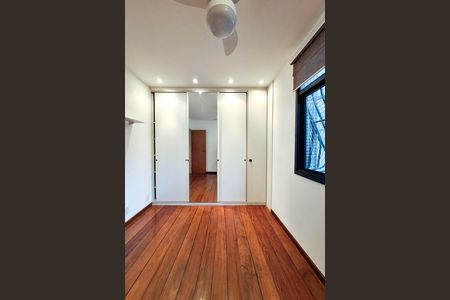 Apartamento à venda com 186m², 4 quartos e 2 vagas Apartamento à venda com 186m², 4 quartos e 2 vagasQuarto 2