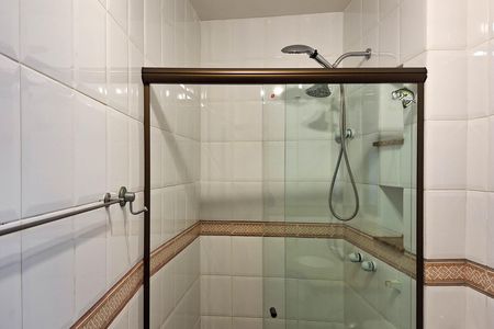 Apartamento à venda com 186m², 4 quartos e 2 vagas Apartamento à venda com 186m², 4 quartos e 2 vagasBanheiro da Suíte 1