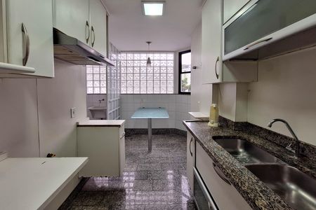 Apartamento à venda com 186m², 4 quartos e 2 vagas Apartamento à venda com 186m², 4 quartos e 2 vagasCozinha