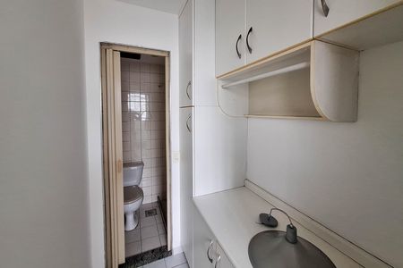 Apartamento à venda com 186m², 4 quartos e 2 vagas Apartamento à venda com 186m², 4 quartos e 2 vagasQuarto de Serviço