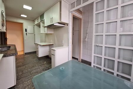 Apartamento à venda com 186m², 4 quartos e 2 vagas Apartamento à venda com 186m², 4 quartos e 2 vagasCozinha