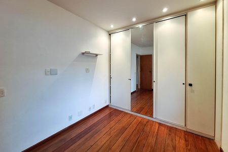 Apartamento à venda com 186m², 4 quartos e 2 vagas Apartamento à venda com 186m², 4 quartos e 2 vagasQuarto 2