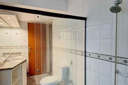 Apartamento à venda com 186m², 4 quartos e 2 vagas Apartamento à venda com 186m², 4 quartos e 2 vagasBanheiro da Suíte 2