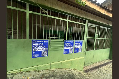 Casa para alugar com 60m², 3 quartos e 1 vaga Casa para alugar com 60m², 3 quartos e 1 vagaFachada