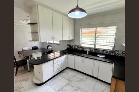 Casa à venda com 241m², 3 quartos e 3 vagas