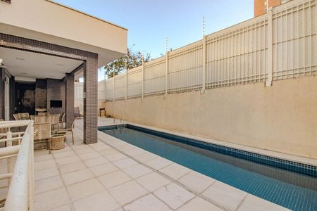 Apartamento para alugar com 112m², 3 quartos e 3 vagas Apartamento para alugar com 112m², 3 quartos e 3 vagasÁrea comum - Piscina