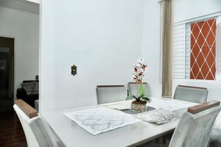Casa à venda com 102m², 4 quartos e sem vaga Casa à venda com 102m², 4 quartos e sem vagaCopa