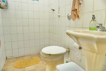 Casa à venda com 102m², 4 quartos e sem vaga Casa à venda com 102m², 4 quartos e sem vagaBanheiro Social