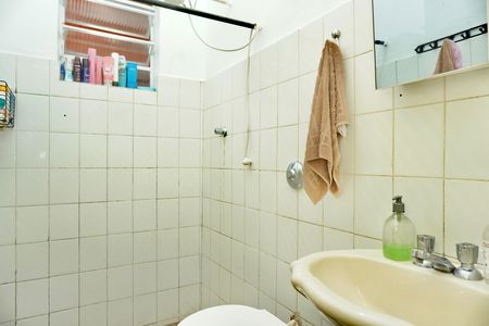 Casa à venda com 102m², 4 quartos e sem vaga Casa à venda com 102m², 4 quartos e sem vagaBanheiro Social
