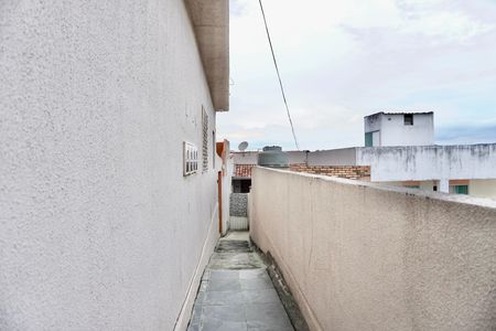 Casa à venda com 102m², 4 quartos e sem vaga Casa à venda com 102m², 4 quartos e sem vagaCorredor de entrada