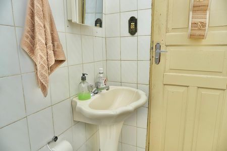 Casa à venda com 102m², 4 quartos e sem vaga Casa à venda com 102m², 4 quartos e sem vagaBanheiro Social