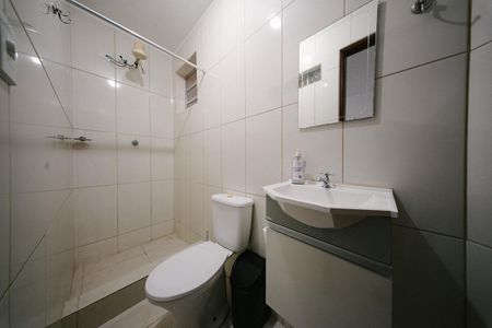 Casa para alugar com 30m², 1 quarto e sem vaga Casa para alugar com 30m², 1 quarto e sem vagaBanheiro