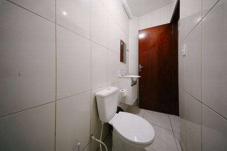 Casa para alugar com 30m², 1 quarto e sem vaga Casa para alugar com 30m², 1 quarto e sem vagaBanheiro