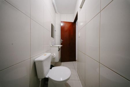 Casa para alugar com 30m², 1 quarto e sem vaga Casa para alugar com 30m², 1 quarto e sem vagaBanheiro