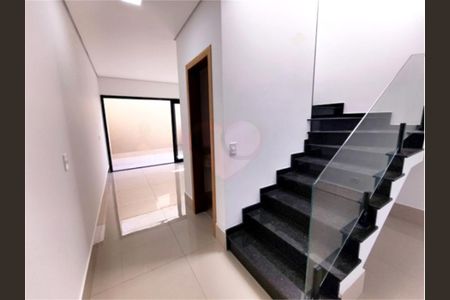 Casa à venda com 96m², 3 quartos e 2 vagas
