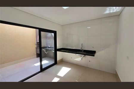 Casa à venda com 96m², 3 quartos e 2 vagas