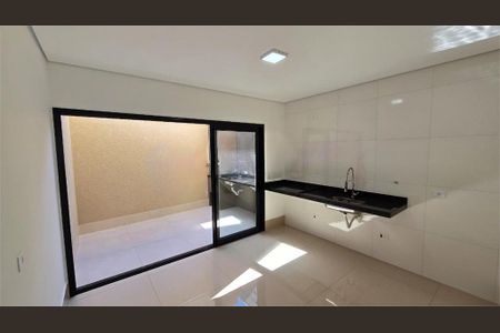 Casa à venda com 96m², 3 quartos e 2 vagas