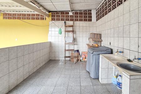 Casa à venda com 392m², 4 quartos e 2 vagas Casa à venda com 392m², 4 quartos e 2 vagasÁrea de Serviço