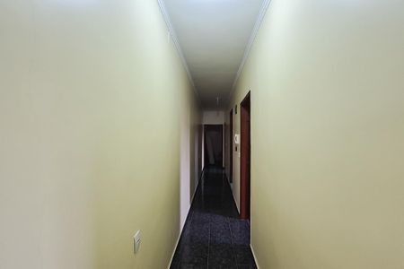 Casa à venda com 392m², 4 quartos e 2 vagas Casa à venda com 392m², 4 quartos e 2 vagasCorredor