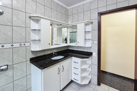 Casa à venda com 392m², 4 quartos e 2 vagas Casa à venda com 392m², 4 quartos e 2 vagasBanheiro Social