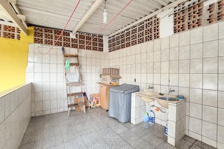 Casa à venda com 392m², 4 quartos e 2 vagas Casa à venda com 392m², 4 quartos e 2 vagasÁrea de Serviço