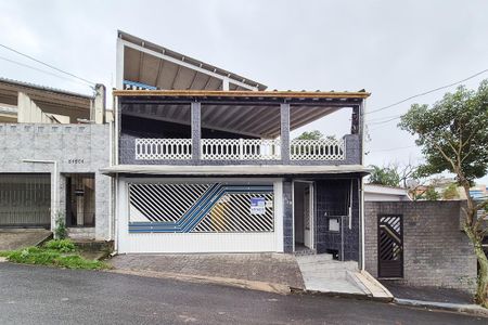 Casa à venda com 392m², 4 quartos e 2 vagas Casa à venda com 392m², 4 quartos e 2 vagasFachada