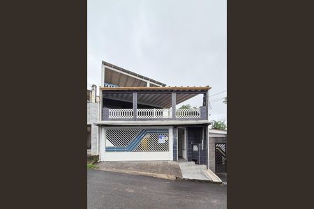 Casa à venda com 392m², 4 quartos e 2 vagas Casa à venda com 392m², 4 quartos e 2 vagasFachada