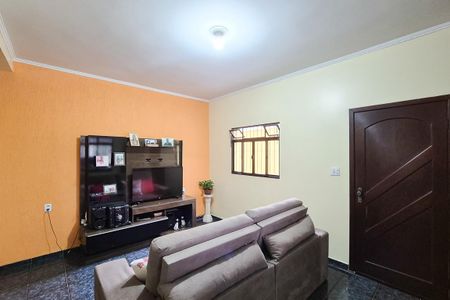 Casa à venda com 392m², 4 quartos e 2 vagas Casa à venda com 392m², 4 quartos e 2 vagasSala