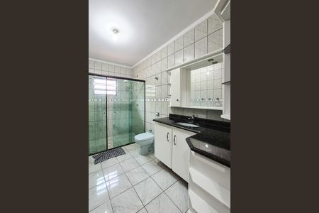 Casa à venda com 392m², 4 quartos e 2 vagas Casa à venda com 392m², 4 quartos e 2 vagasBanheiro Social