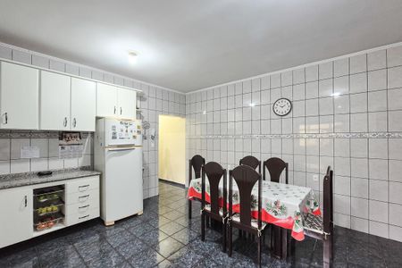 Casa à venda com 392m², 4 quartos e 2 vagas Casa à venda com 392m², 4 quartos e 2 vagasCozinha