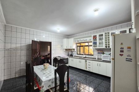 Casa à venda com 392m², 4 quartos e 2 vagas Casa à venda com 392m², 4 quartos e 2 vagasCozinha