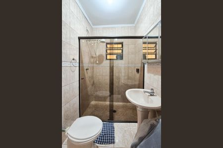 Casa à venda com 392m², 4 quartos e 2 vagas Casa à venda com 392m², 4 quartos e 2 vagasBanheiro da Suíte 2