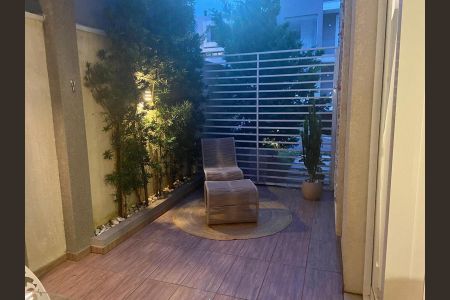 Casa de condomínio à venda com 230m², 2 quartos e 2 vagas Casa de condomínio à venda com 230m², 2 quartos e 2 vagasVarandaÁrea externa