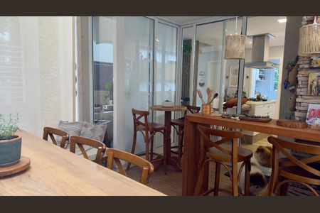 Casa de condomínio à venda com 230m², 2 quartos e 2 vagas Casa de condomínio à venda com 230m², 2 quartos e 2 vagasSala de Jantar