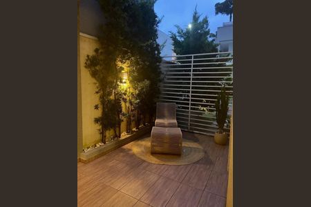 Casa de condomínio à venda com 230m², 2 quartos e 2 vagas Casa de condomínio à venda com 230m², 2 quartos e 2 vagasÁrea externa
