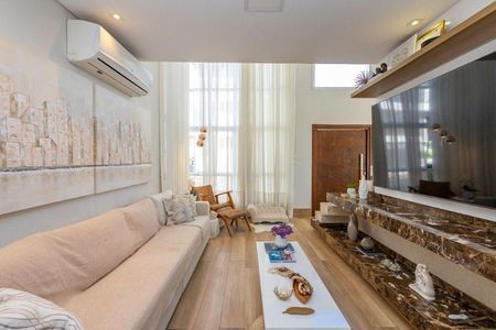 Casa de condomínio à venda com 230m², 2 quartos e 2 vagas Casa de condomínio à venda com 230m², 2 quartos e 2 vagasSala