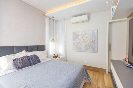 Casa de condomínio à venda com 230m², 2 quartos e 2 vagas Casa de condomínio à venda com 230m², 2 quartos e 2 vagasQuarto