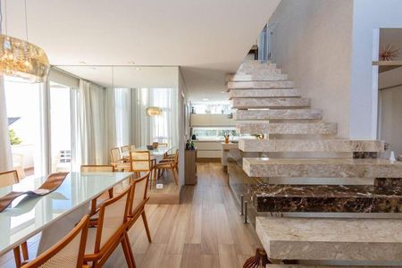 Casa de condomínio à venda com 230m², 2 quartos e 2 vagas Casa de condomínio à venda com 230m², 2 quartos e 2 vagasSala de Jantar