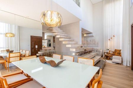 Casa de condomínio à venda com 230m², 2 quartos e 2 vagas Casa de condomínio à venda com 230m², 2 quartos e 2 vagasSala de Jantar